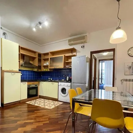Apartment Spacious & Comfortable Apt, Near Station Milan