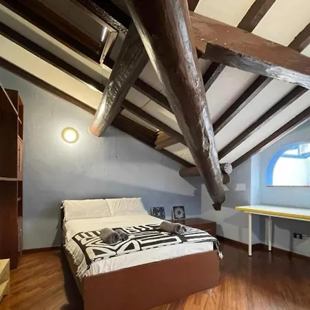 Spacious & Comfortable Apt, Near Station Apartament