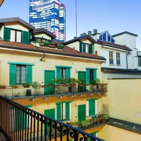 Spacious & Comfortable Apt, Near Station Apartment Milan